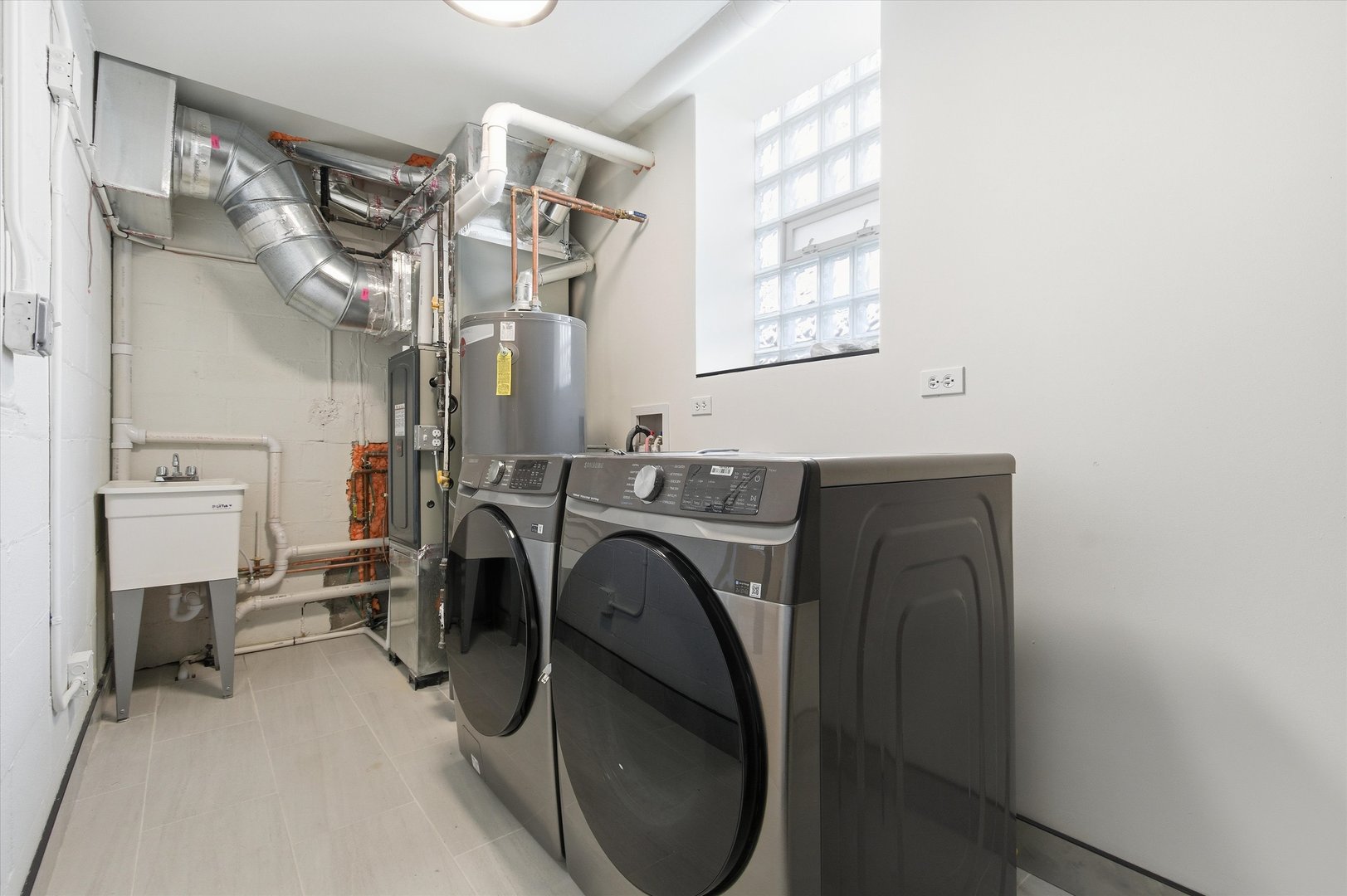 5915 N Milwaukee Avenue #G, Chicago, IL 60646