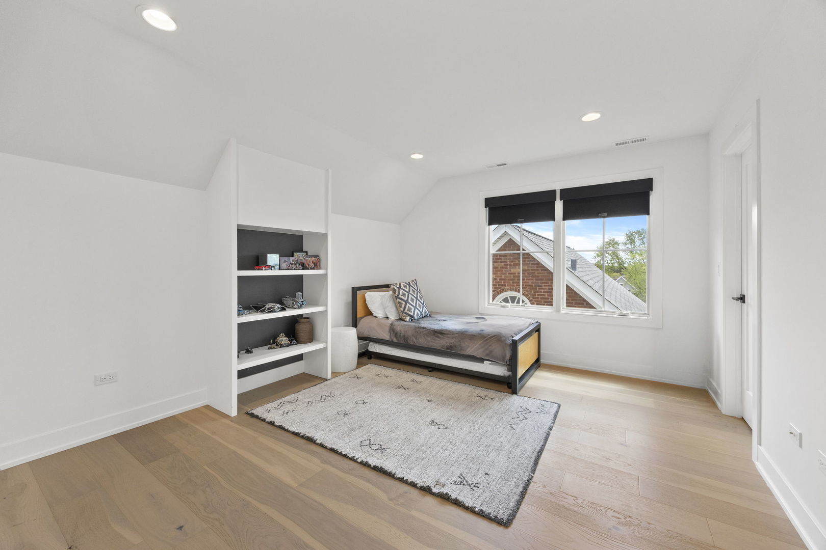 121 N Julian Street, Naperville, IL 60540