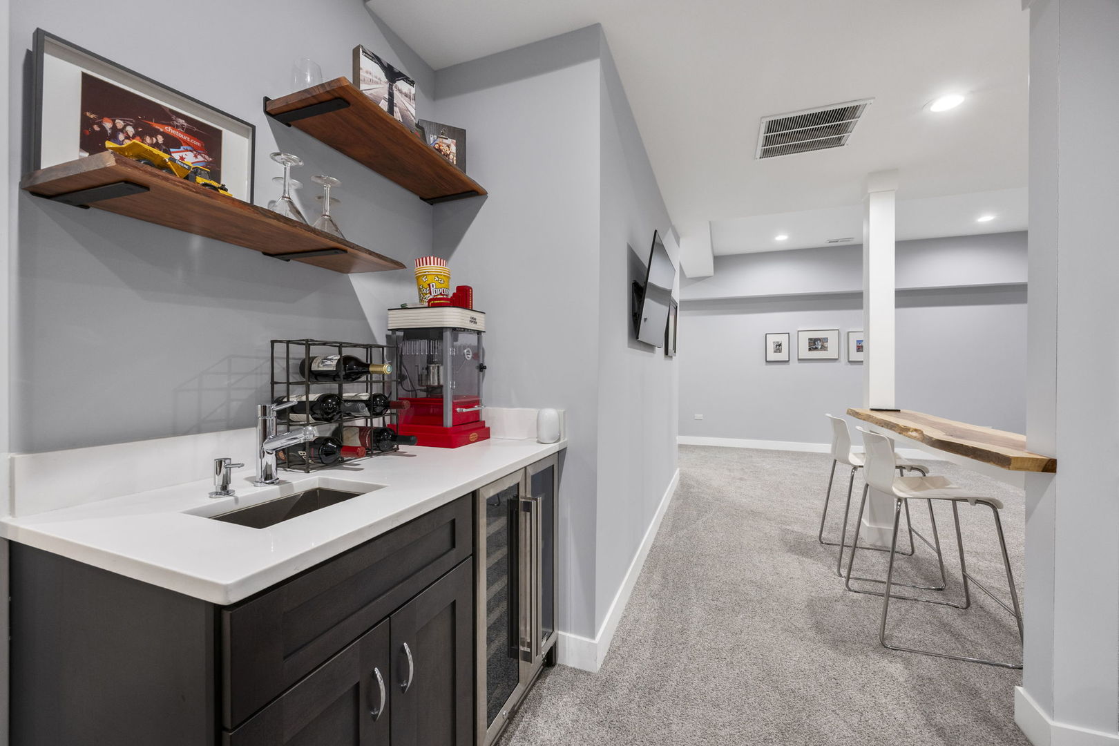 121 N Julian Street, Naperville, IL 60540