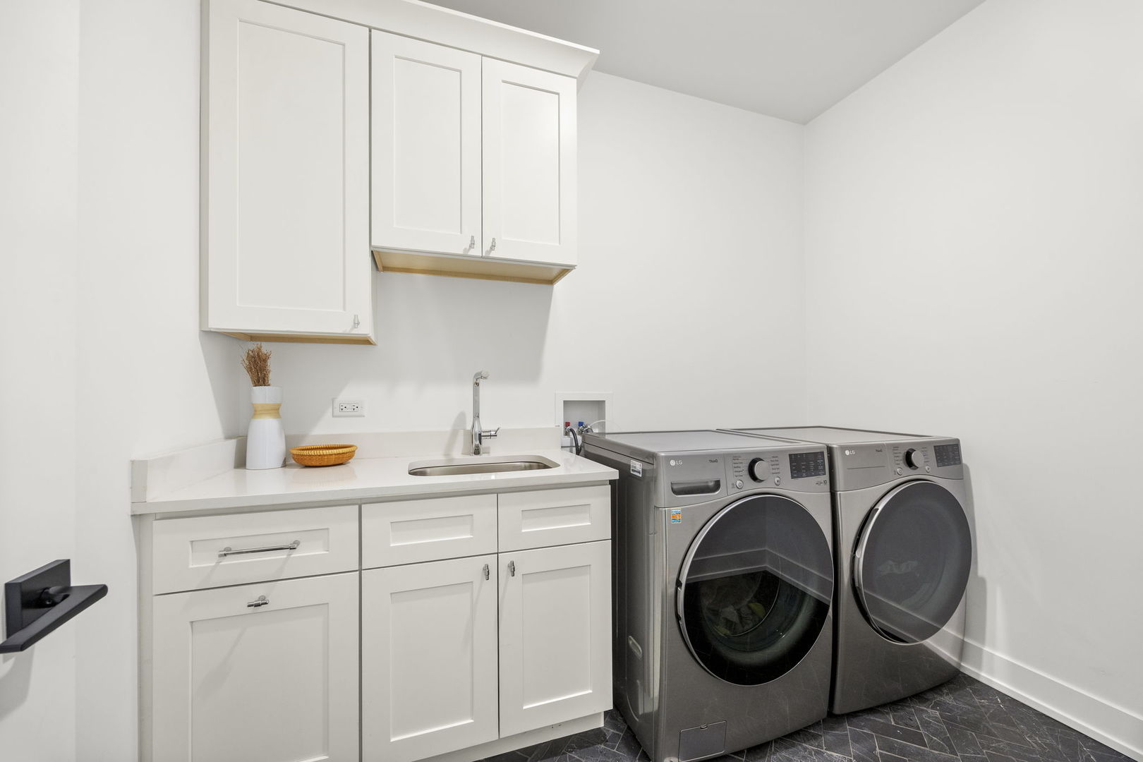 121 N Julian Street, Naperville, IL 60540