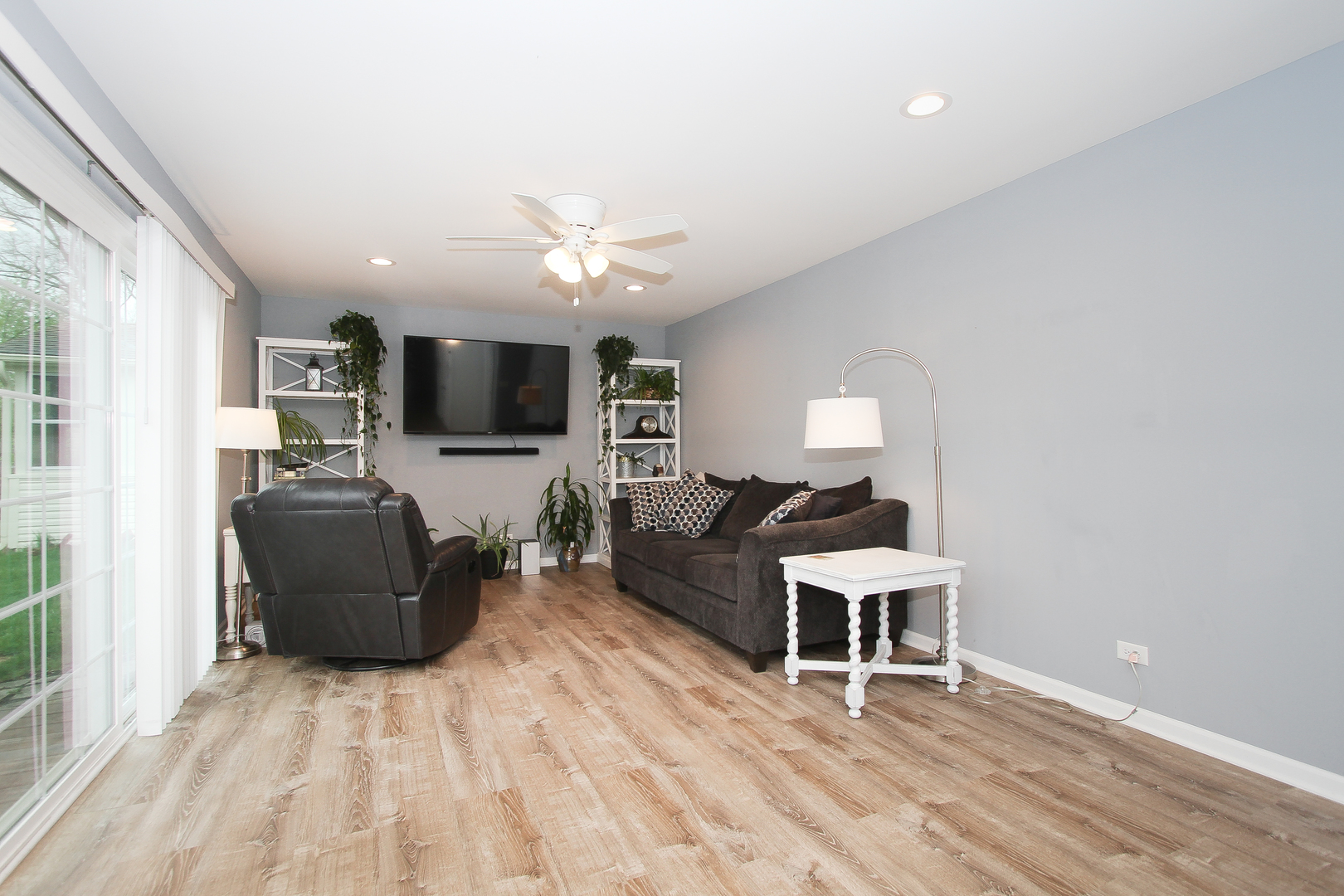 697 GARDENIA Lane, Bartlett, IL 60103