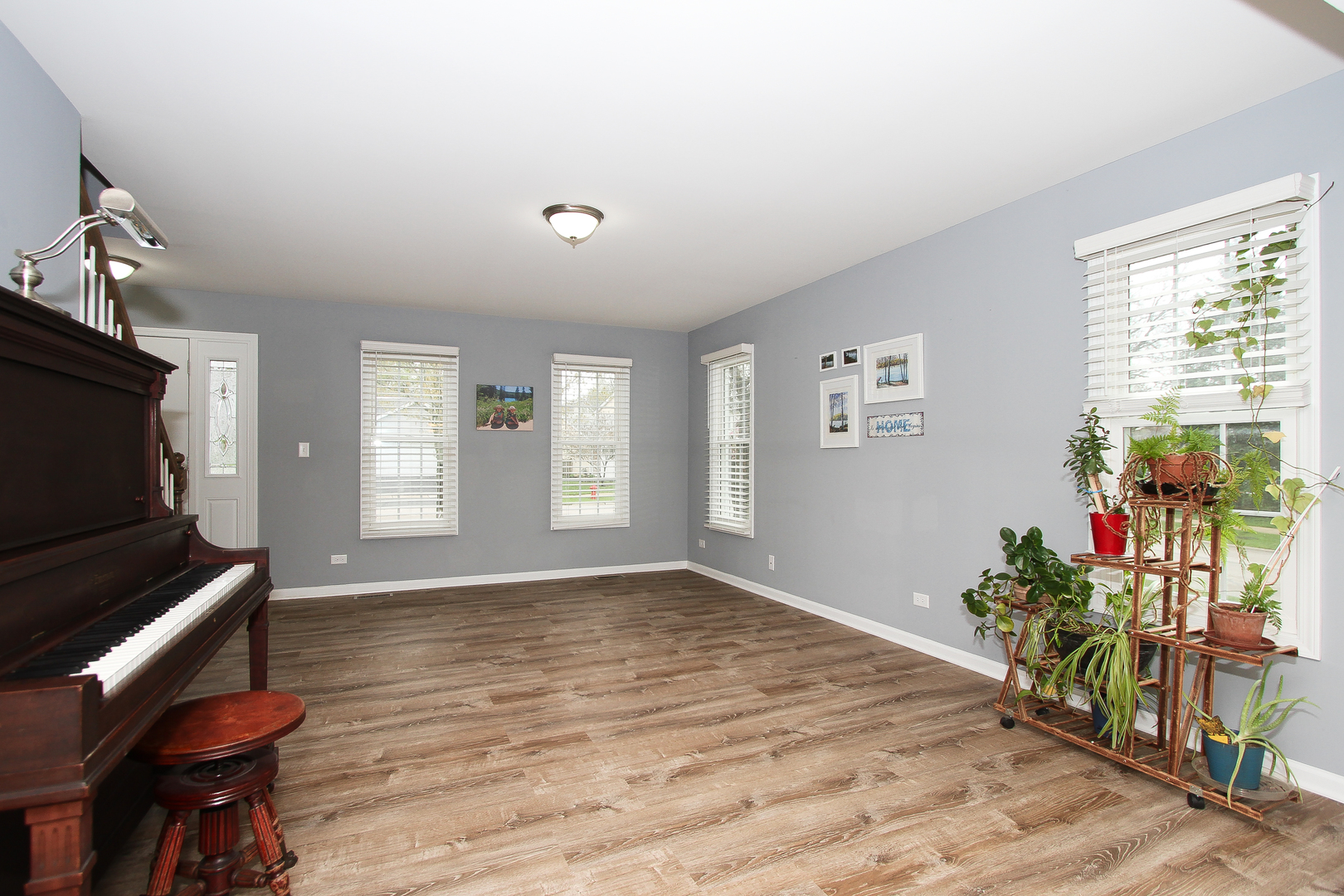 697 GARDENIA Lane, Bartlett, IL 60103