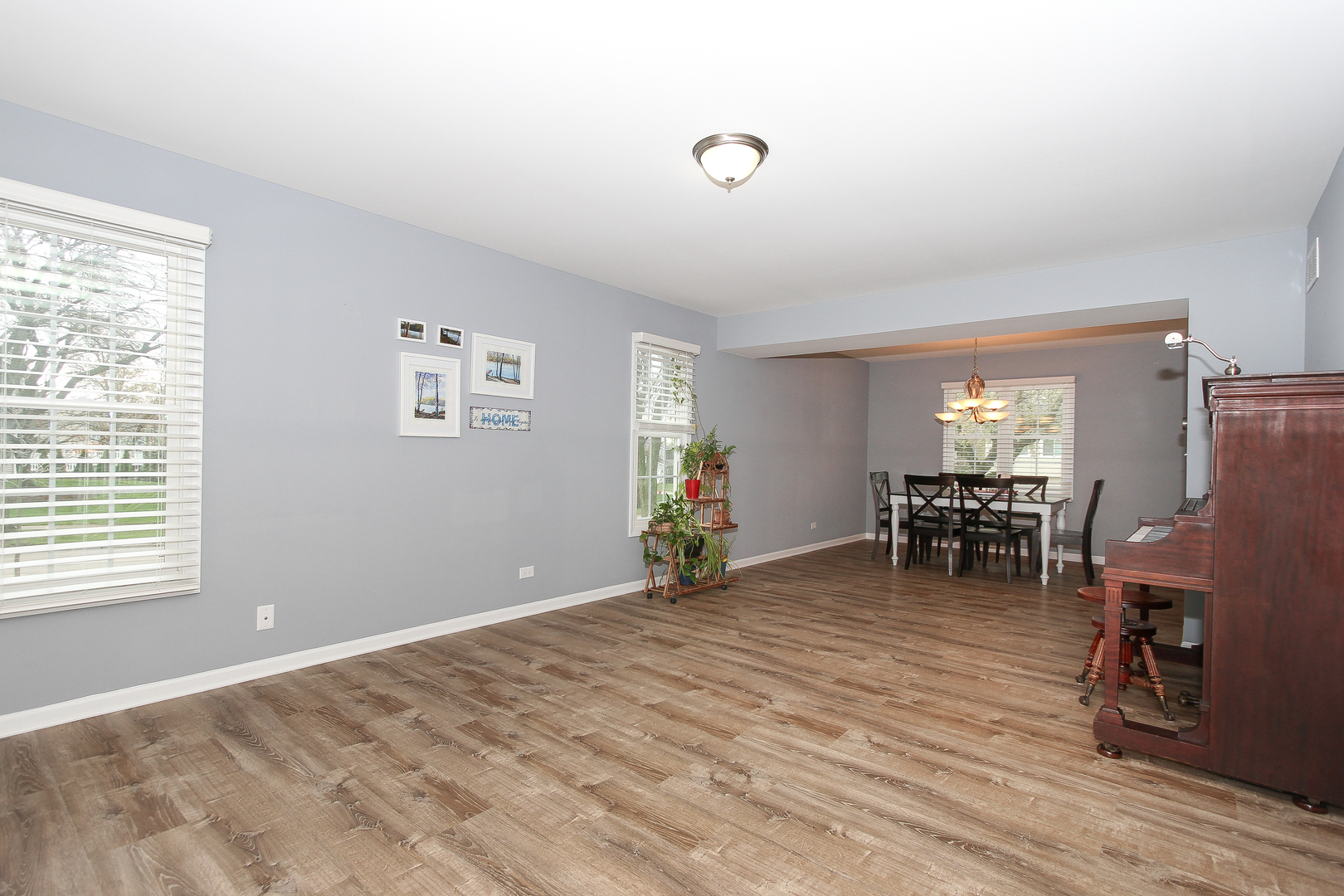 697 GARDENIA Lane, Bartlett, IL 60103