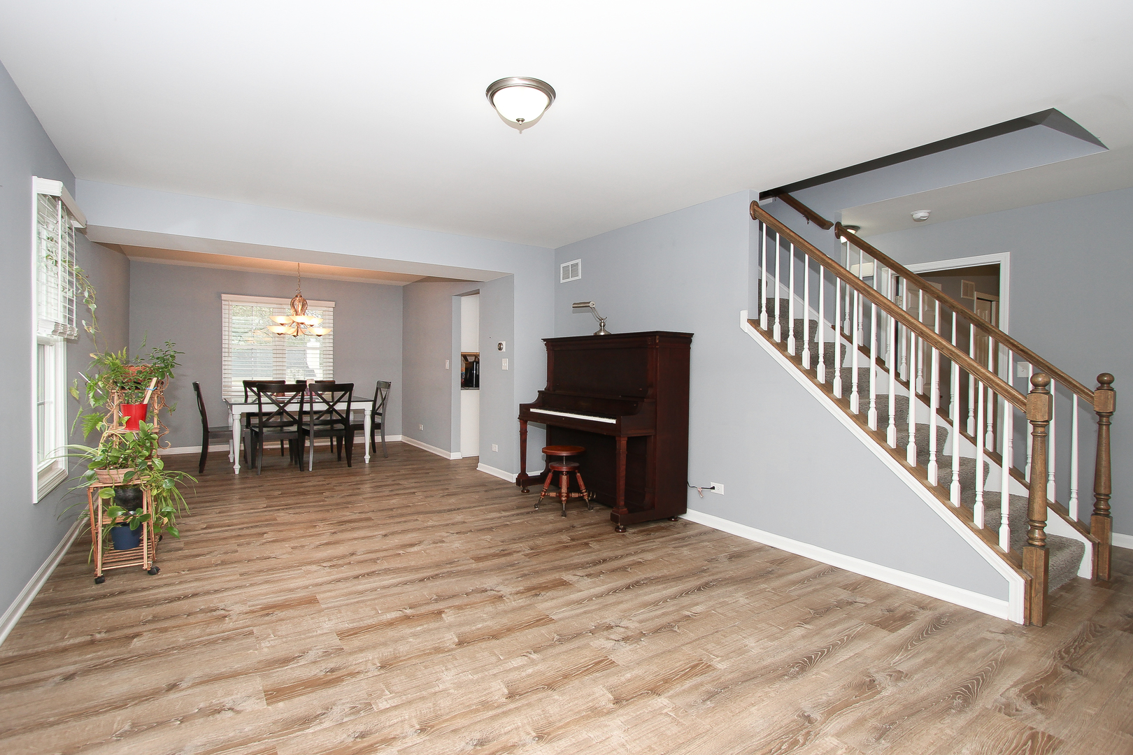 697 GARDENIA Lane, Bartlett, IL 60103