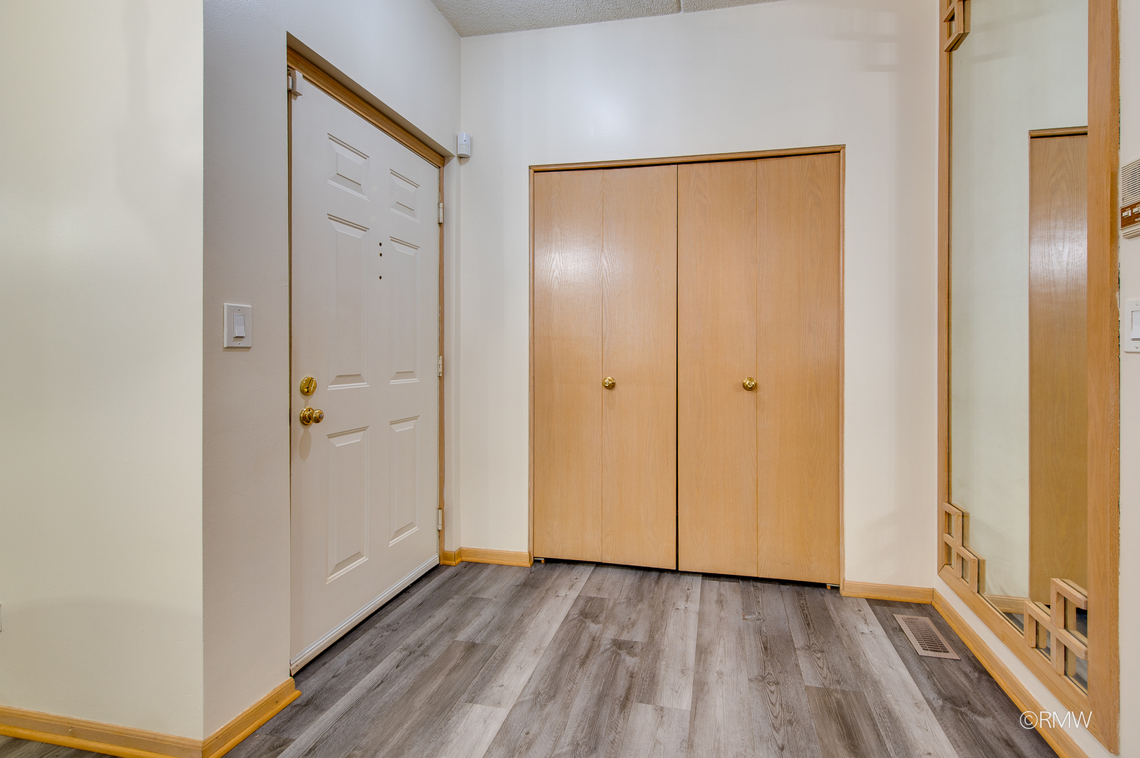 223 Glen Ridge Lane #1B, Bloomingdale, IL 60108