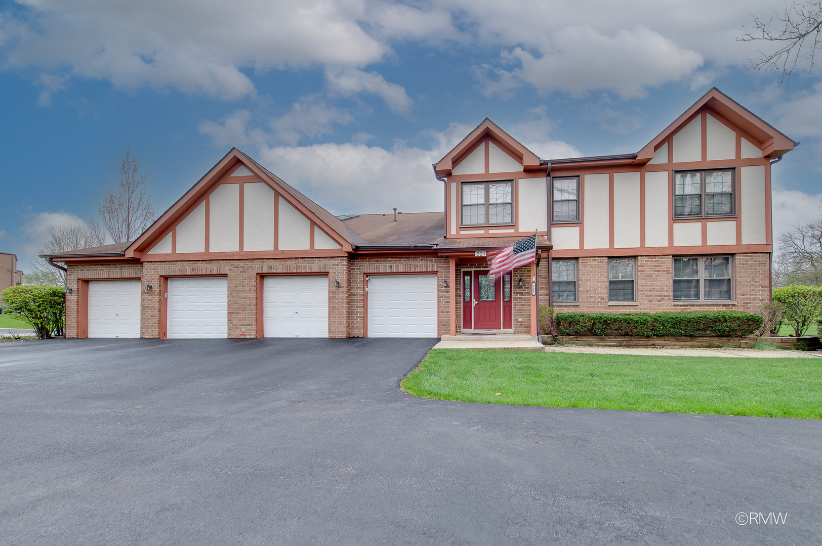 223 Glen Ridge Lane #1B, Bloomingdale, IL 60108