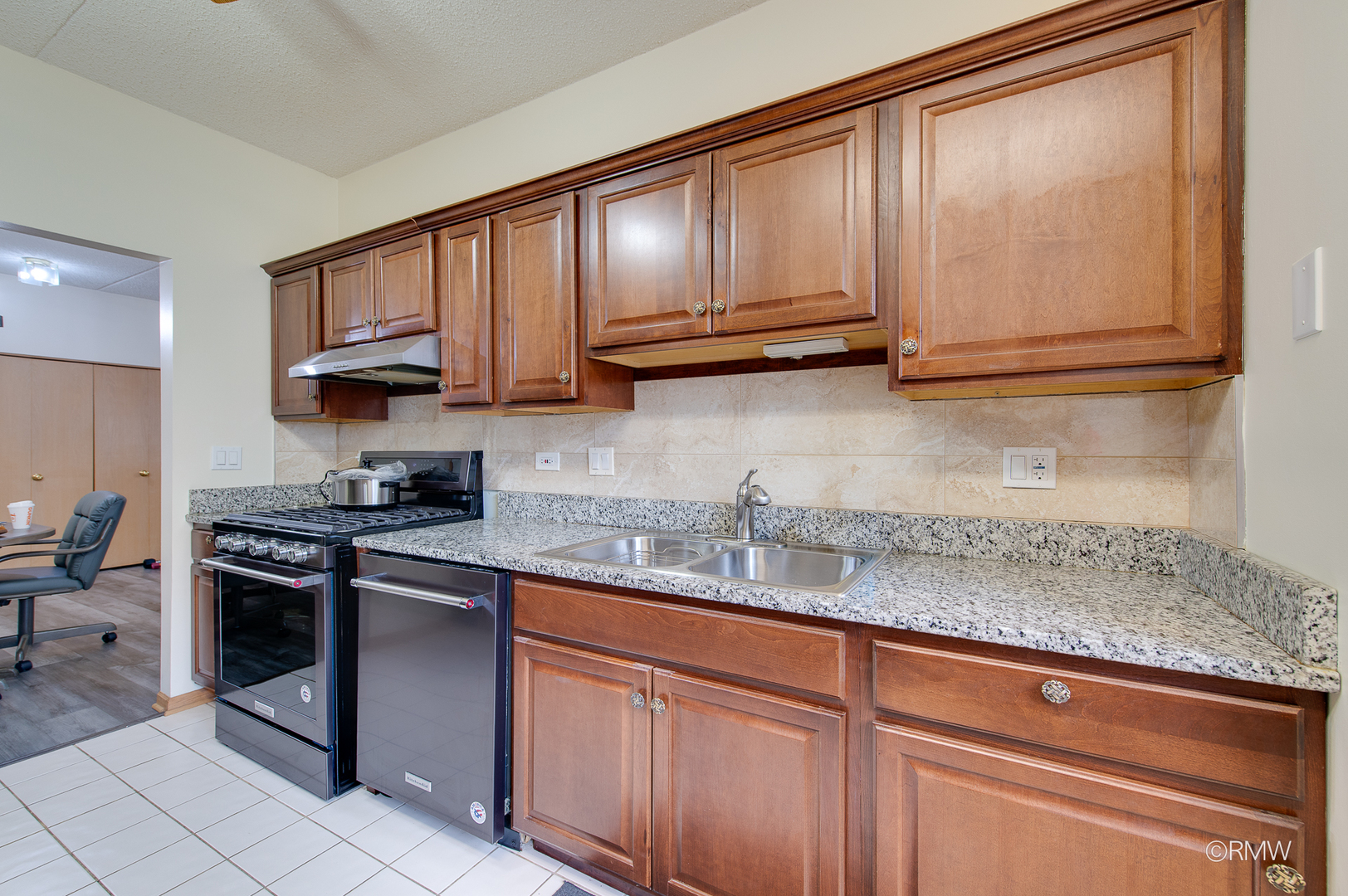 223 Glen Ridge Lane #1B, Bloomingdale, IL 60108