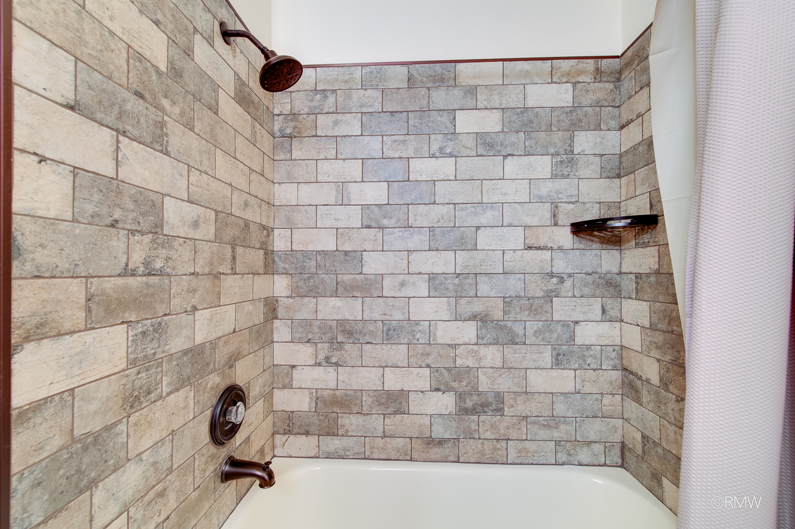 223 Glen Ridge Lane #1B, Bloomingdale, IL 60108