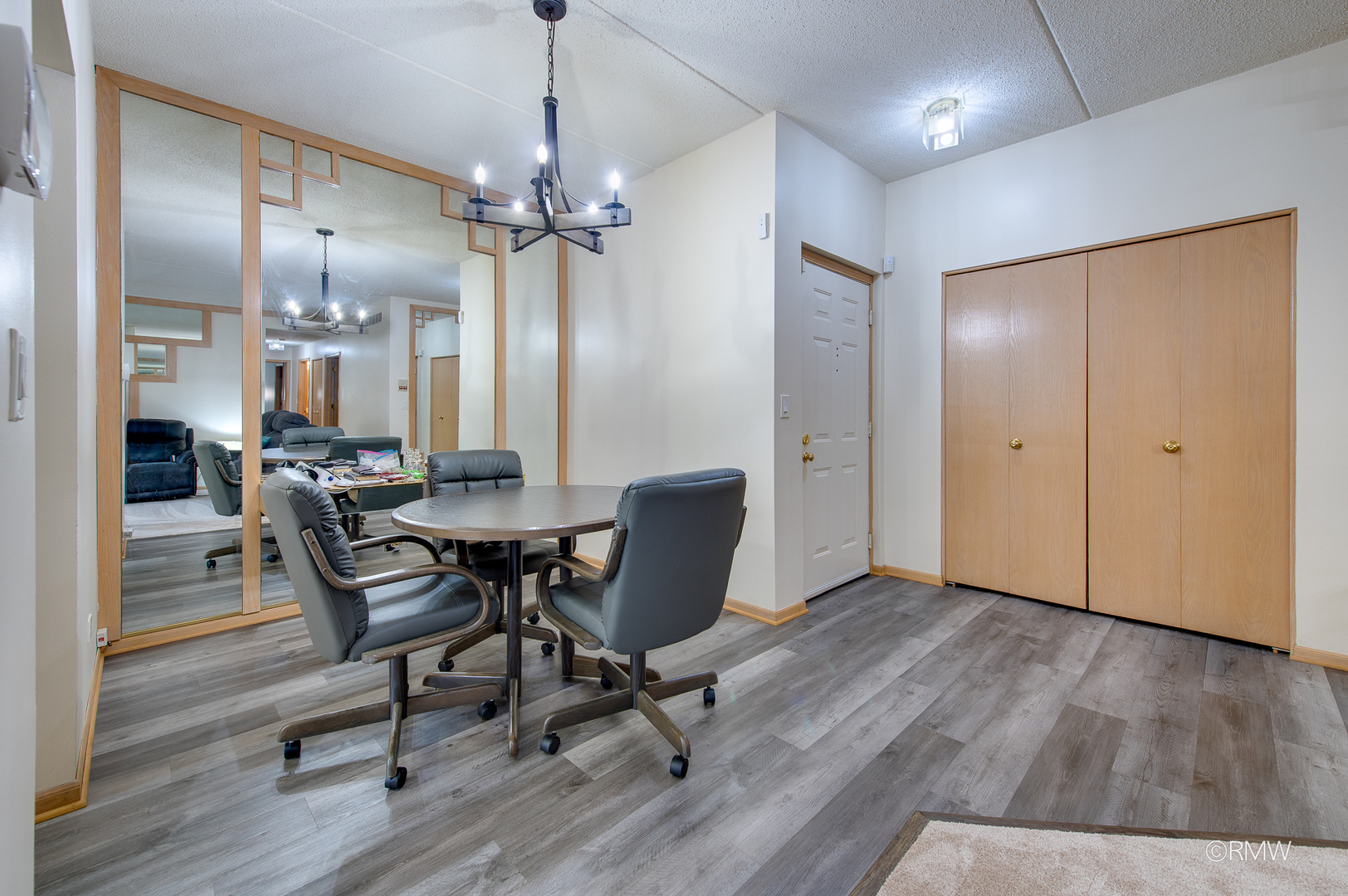 223 Glen Ridge Lane #1B, Bloomingdale, IL 60108