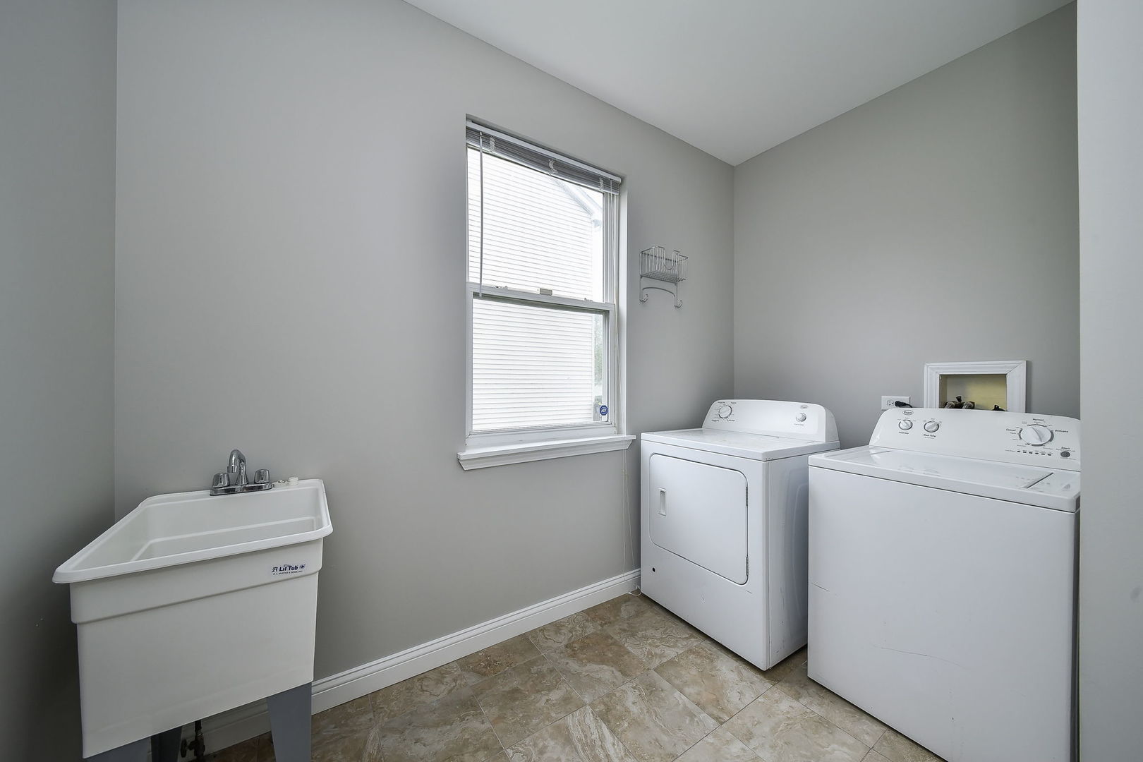 2382 Shiloh Drive, Aurora, IL 60503