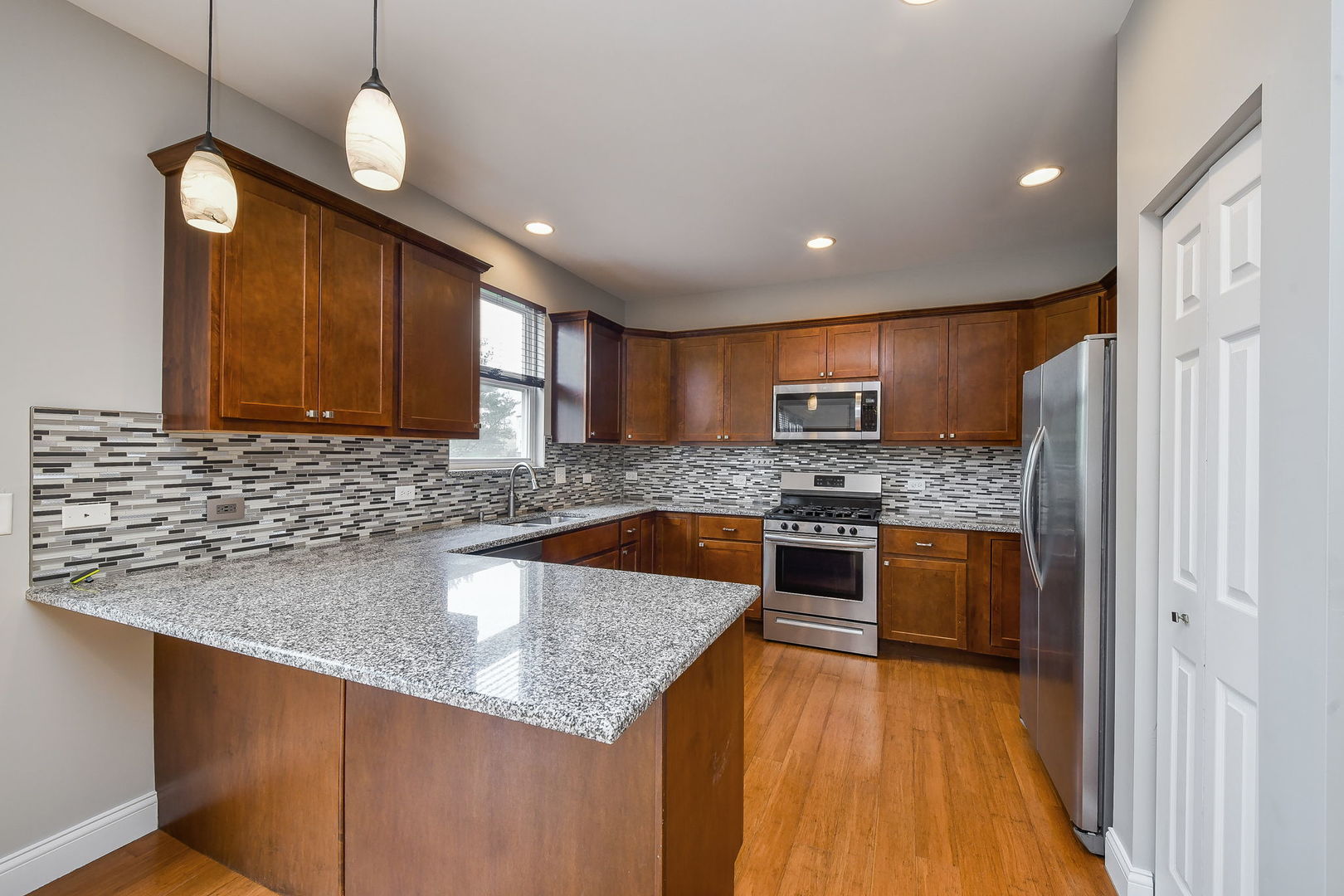 2382 Shiloh Drive, Aurora, IL 60503