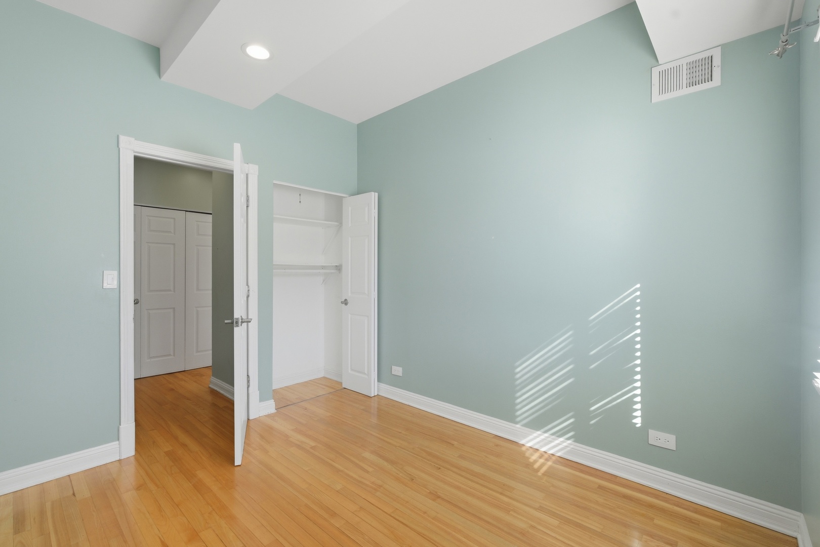 1463 Mercury Drive #115, Schaumburg, IL 60193