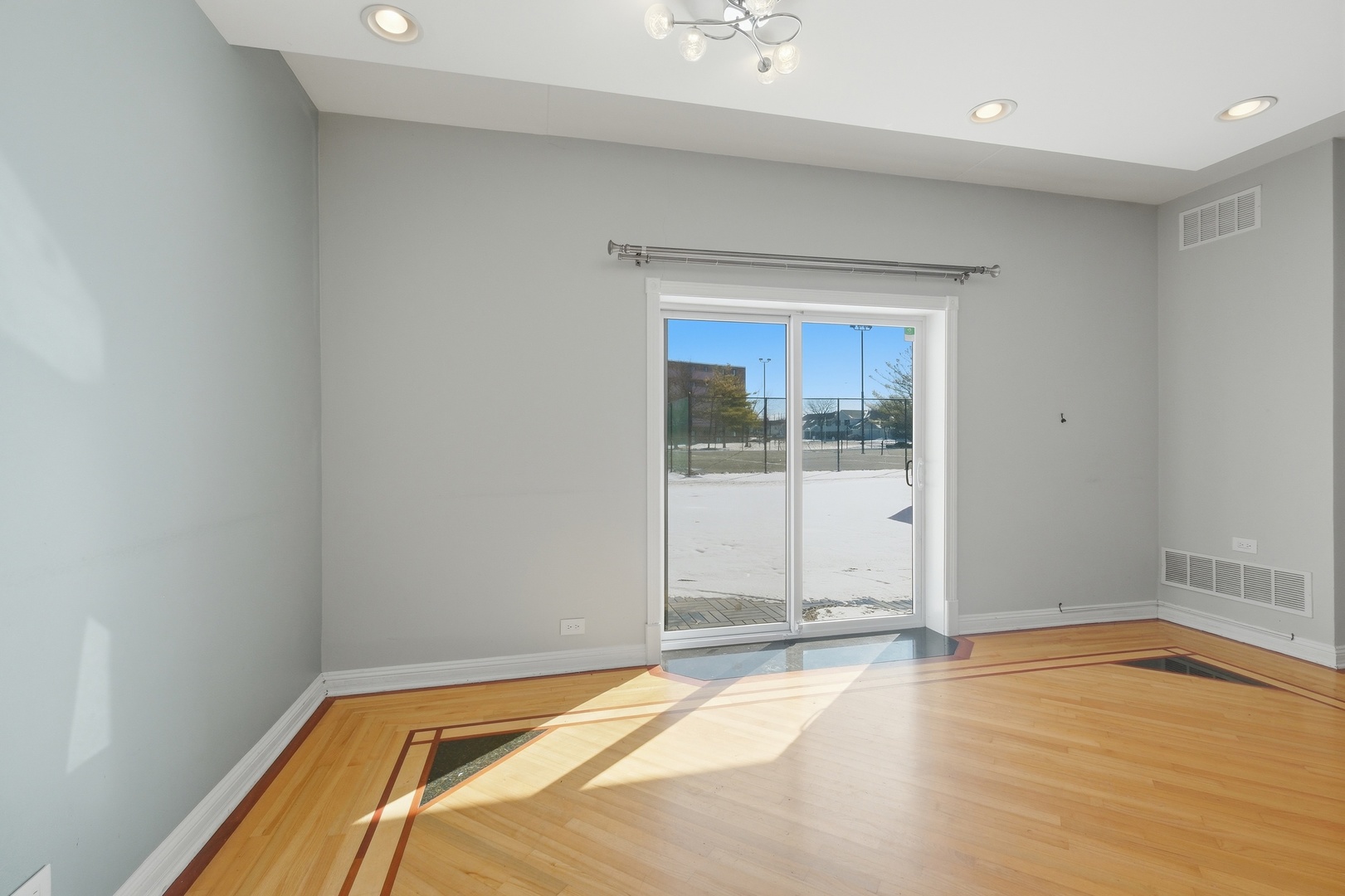 1463 Mercury Drive #115, Schaumburg, IL 60193