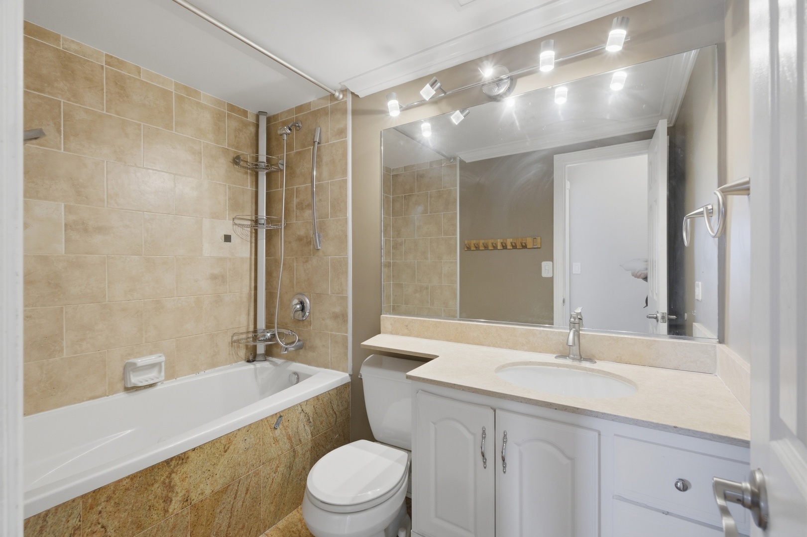 1463 Mercury Drive #115, Schaumburg, IL 60193