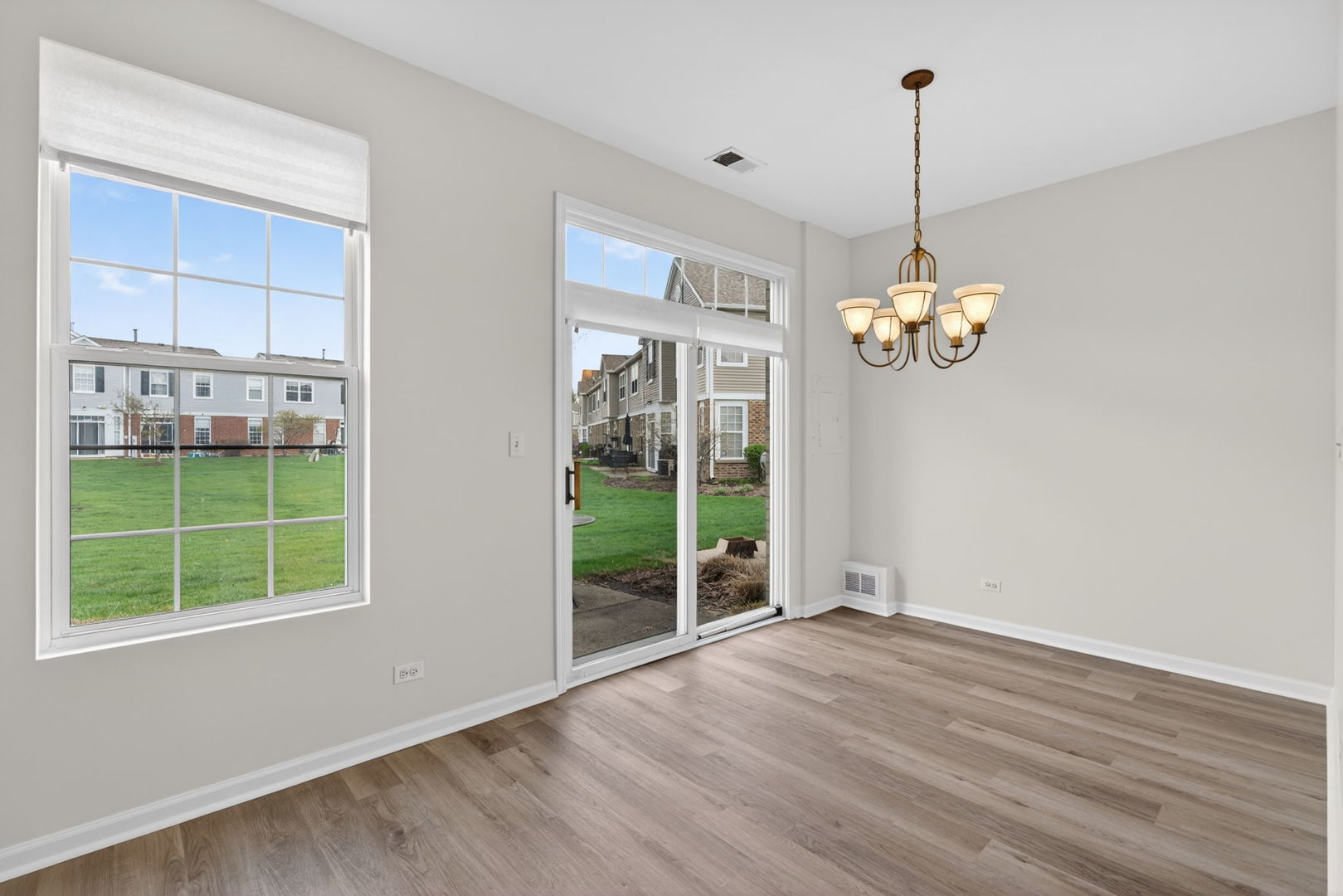 476 Brookside Drive, Oswego, IL 60543