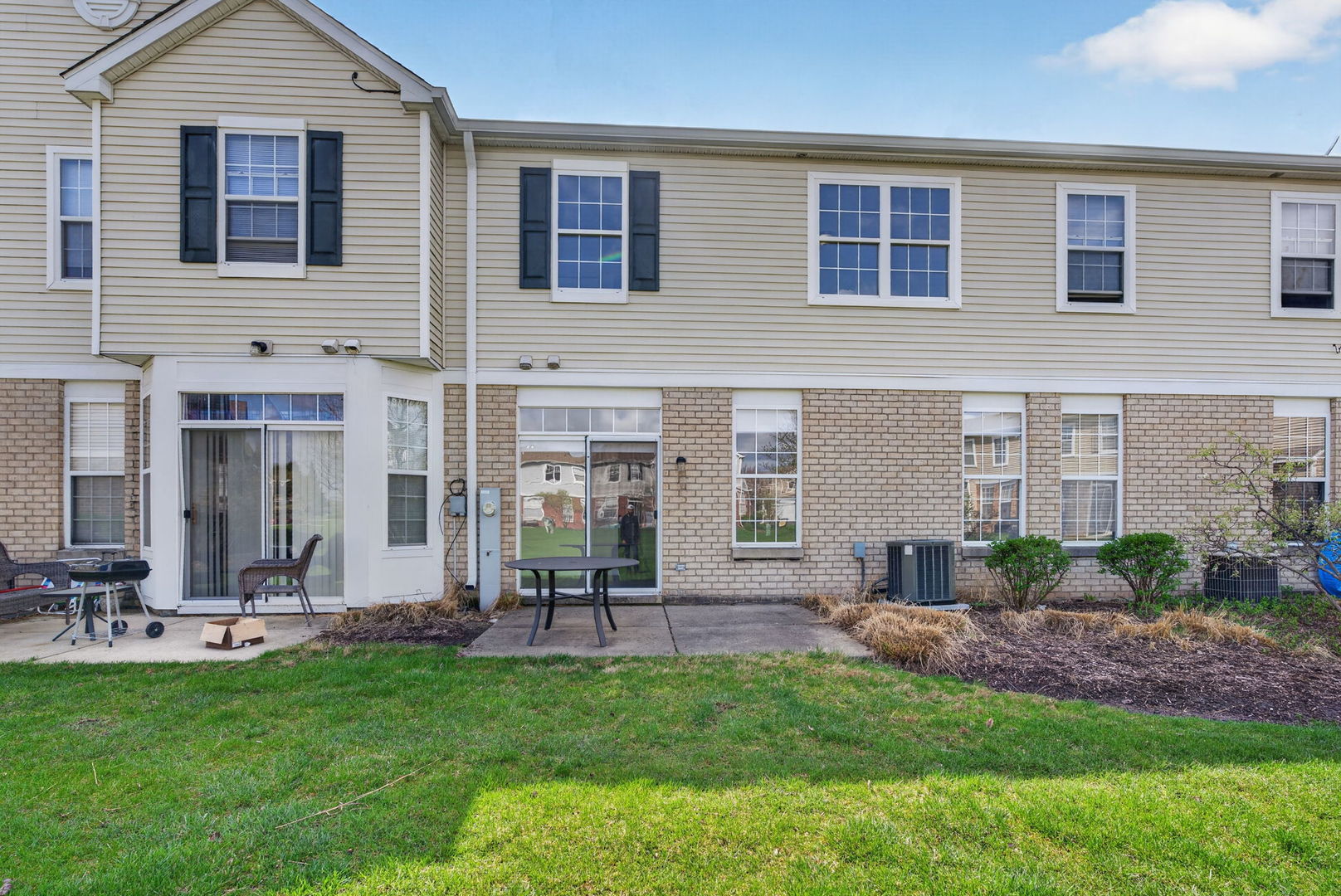 476 Brookside Drive, Oswego, IL 60543