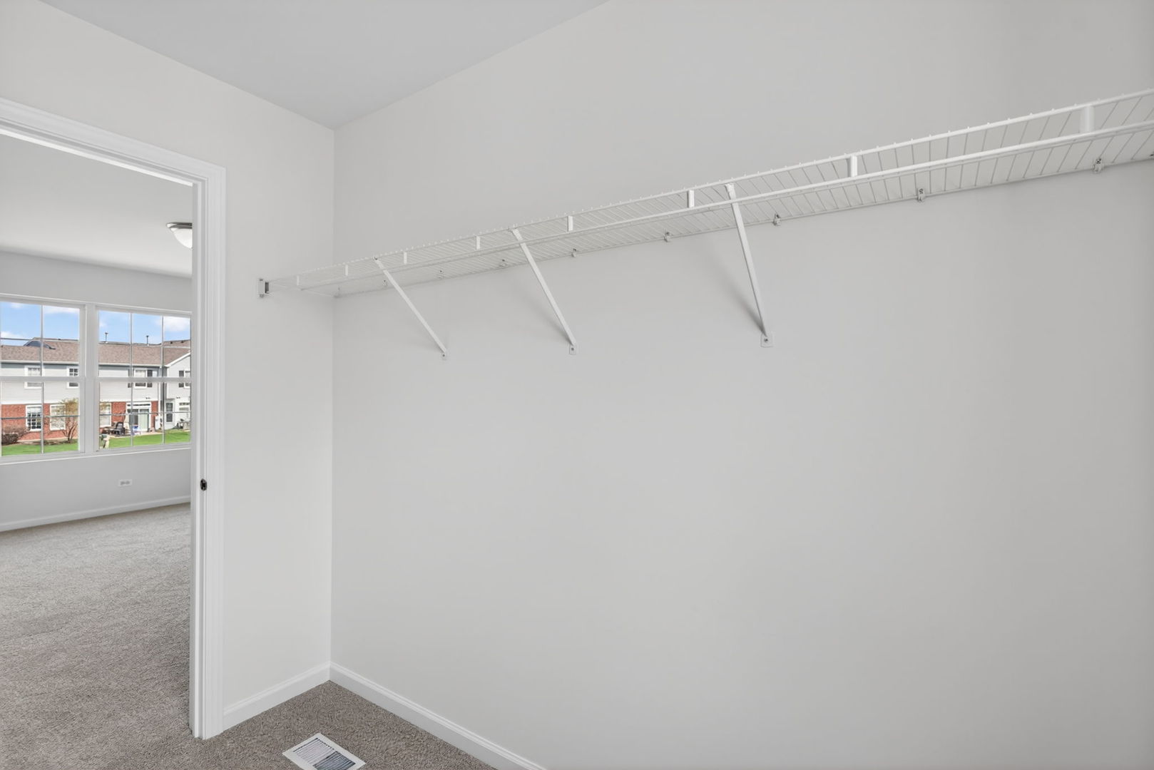 476 Brookside Drive, Oswego, IL 60543