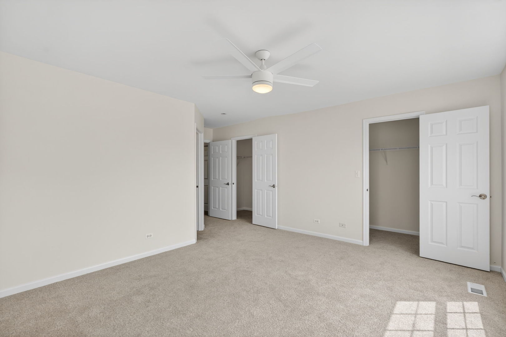 476 Brookside Drive, Oswego, IL 60543