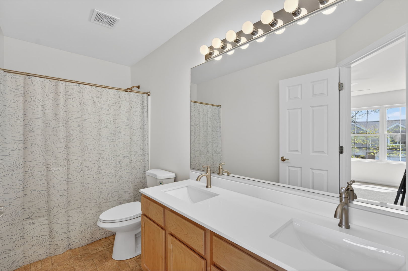 476 Brookside Drive, Oswego, IL 60543