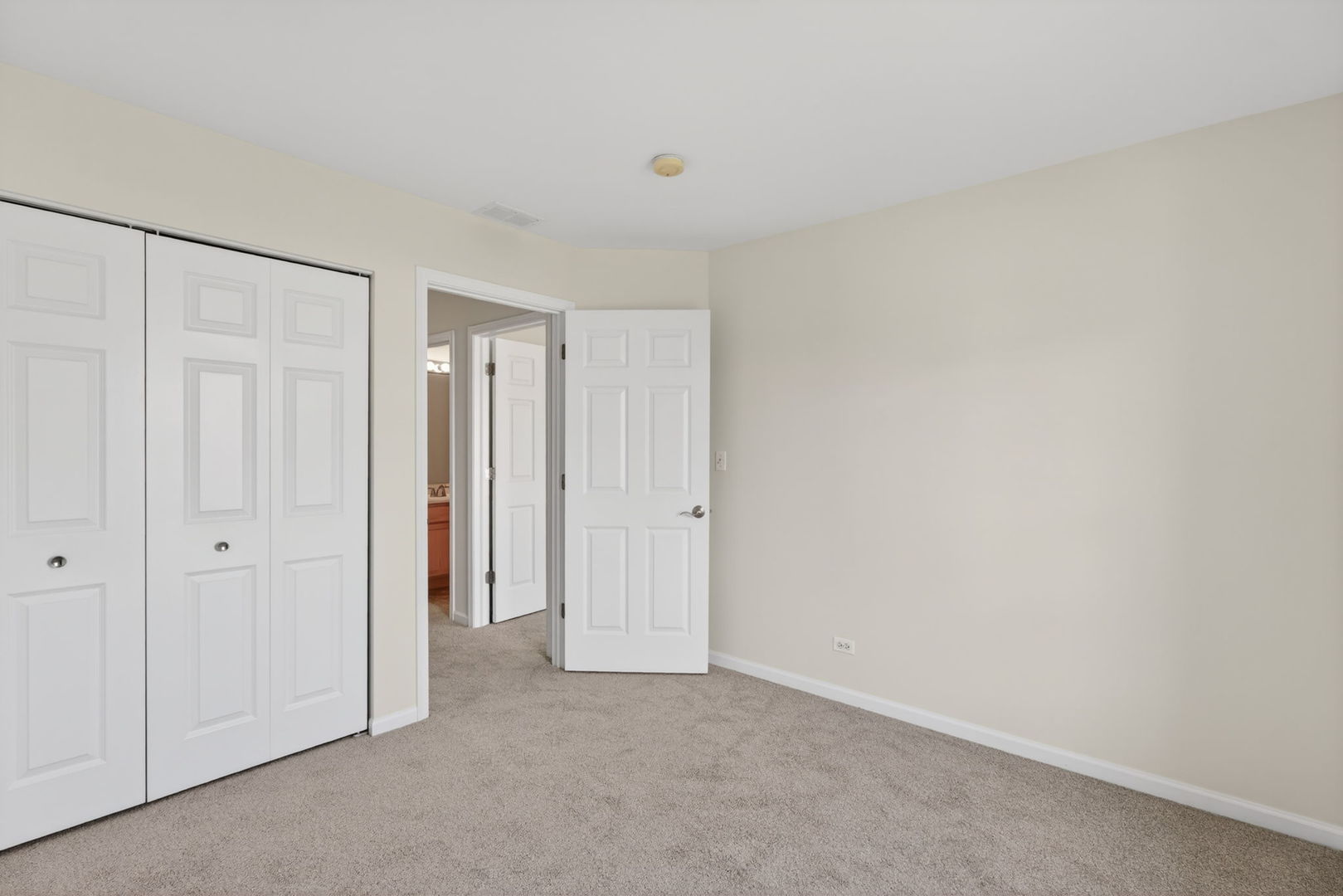 476 Brookside Drive, Oswego, IL 60543