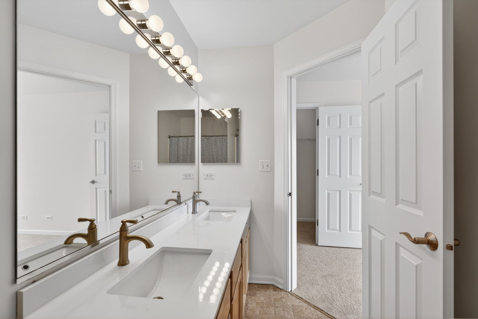 476 Brookside Drive, Oswego, IL 60543