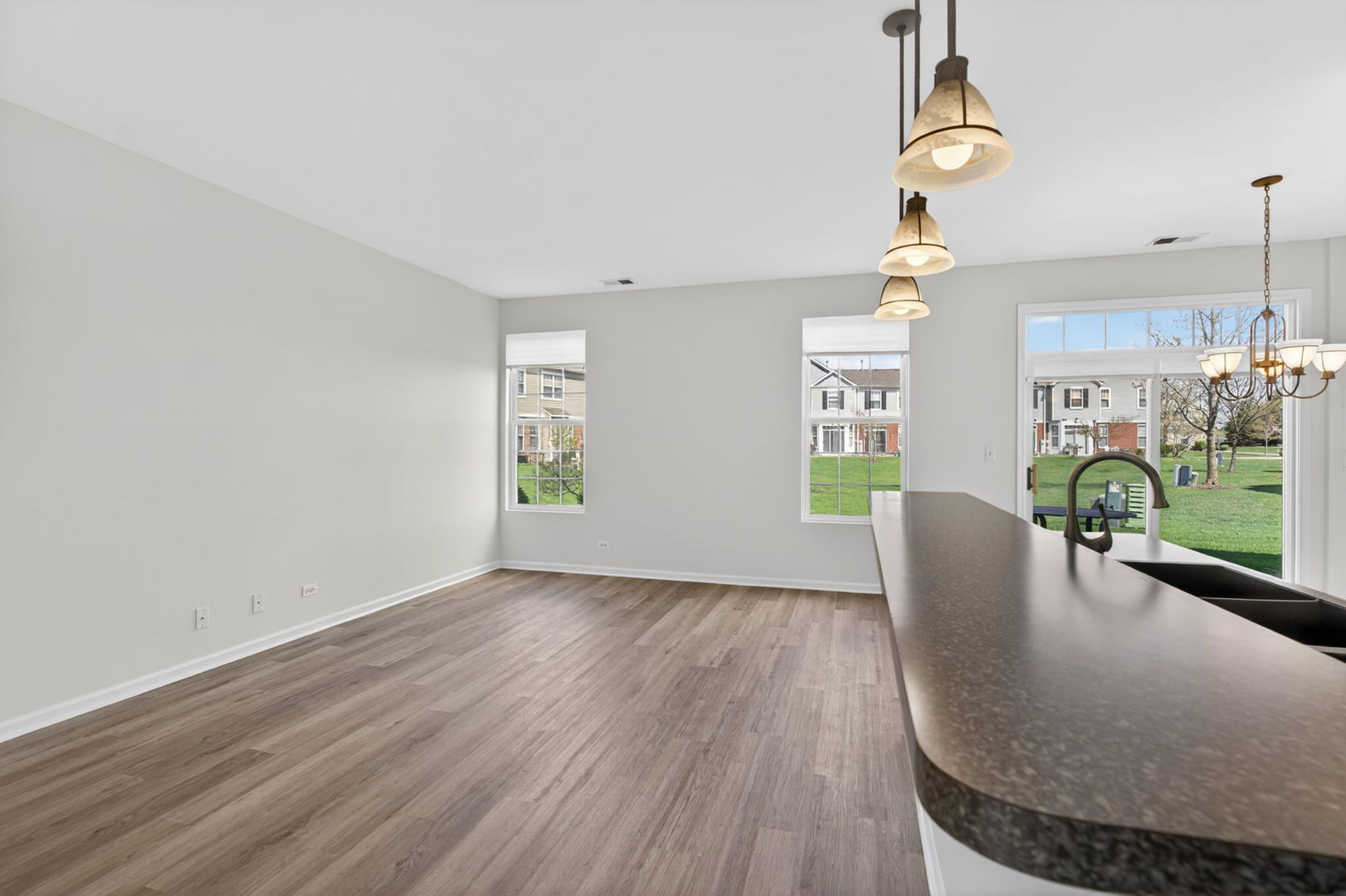 476 Brookside Drive, Oswego, IL 60543