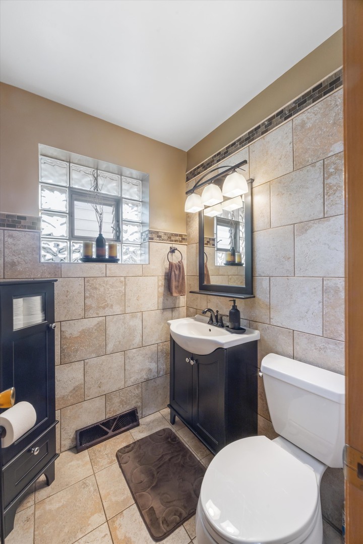 3029 Mayfair Avenue, Westchester, IL 60154