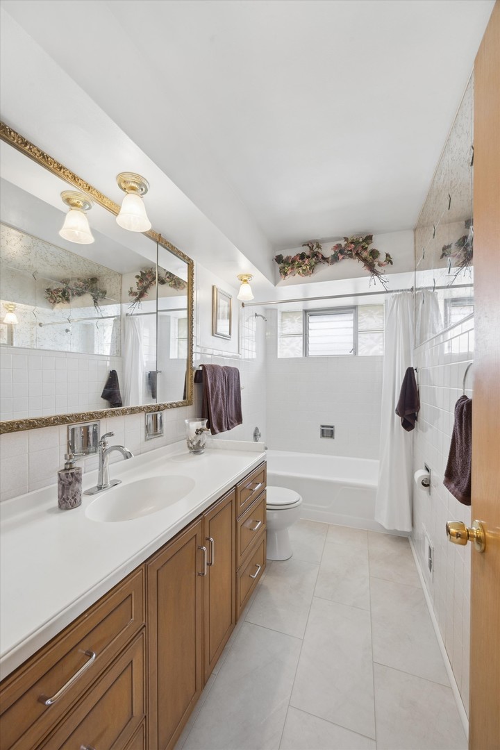 3029 Mayfair Avenue, Westchester, IL 60154