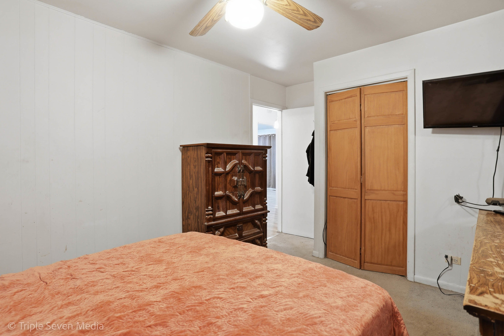 1000 N Bluebonnet Lane, Hoffman Estates, IL 60169