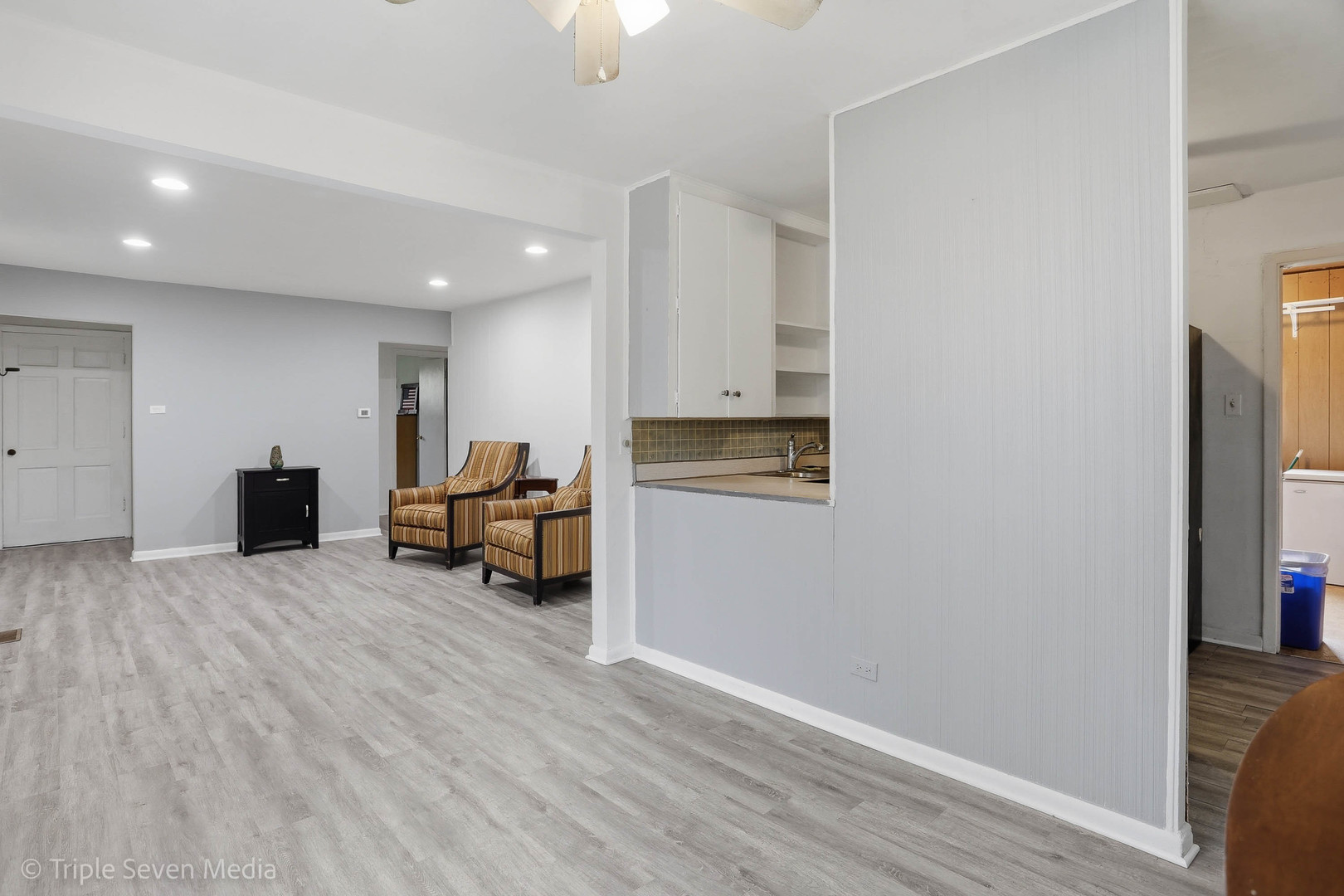 1000 N Bluebonnet Lane, Hoffman Estates, IL 60169