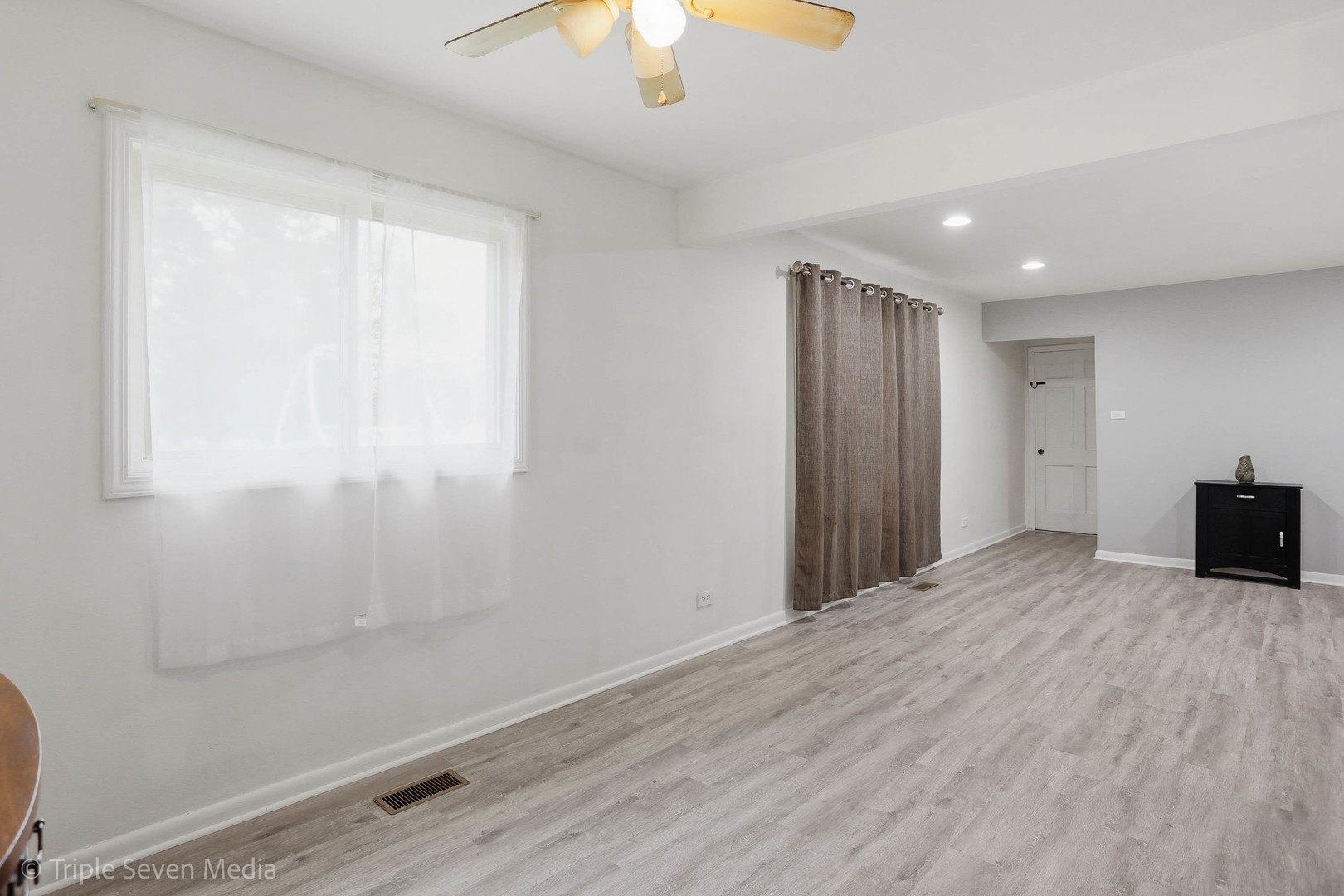 1000 N Bluebonnet Lane, Hoffman Estates, IL 60169