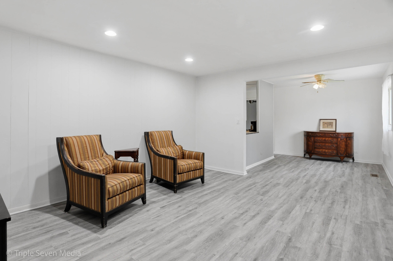 1000 N Bluebonnet Lane, Hoffman Estates, IL 60169