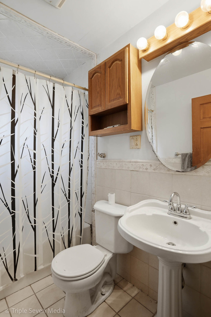 1000 N Bluebonnet Lane, Hoffman Estates, IL 60169