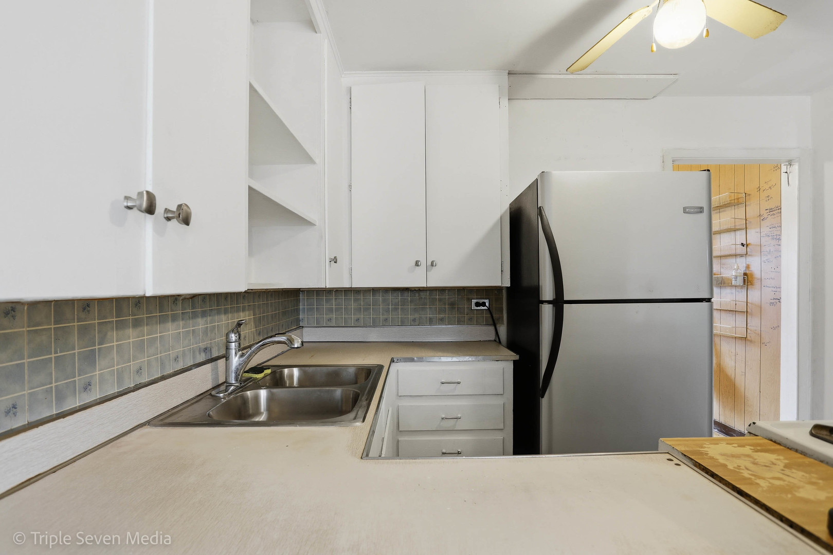 1000 N Bluebonnet Lane, Hoffman Estates, IL 60169