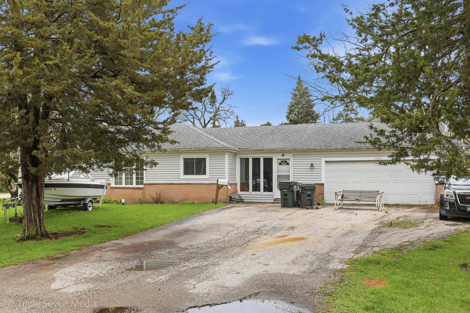 1000 N Bluebonnet Lane, Hoffman Estates, IL 60169