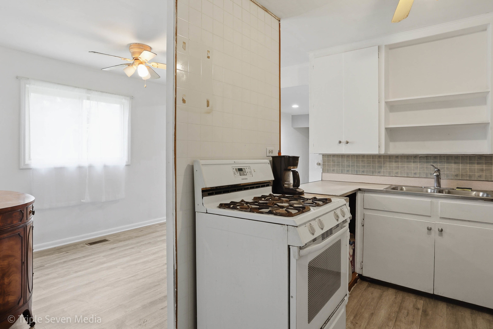 1000 N Bluebonnet Lane, Hoffman Estates, IL 60169