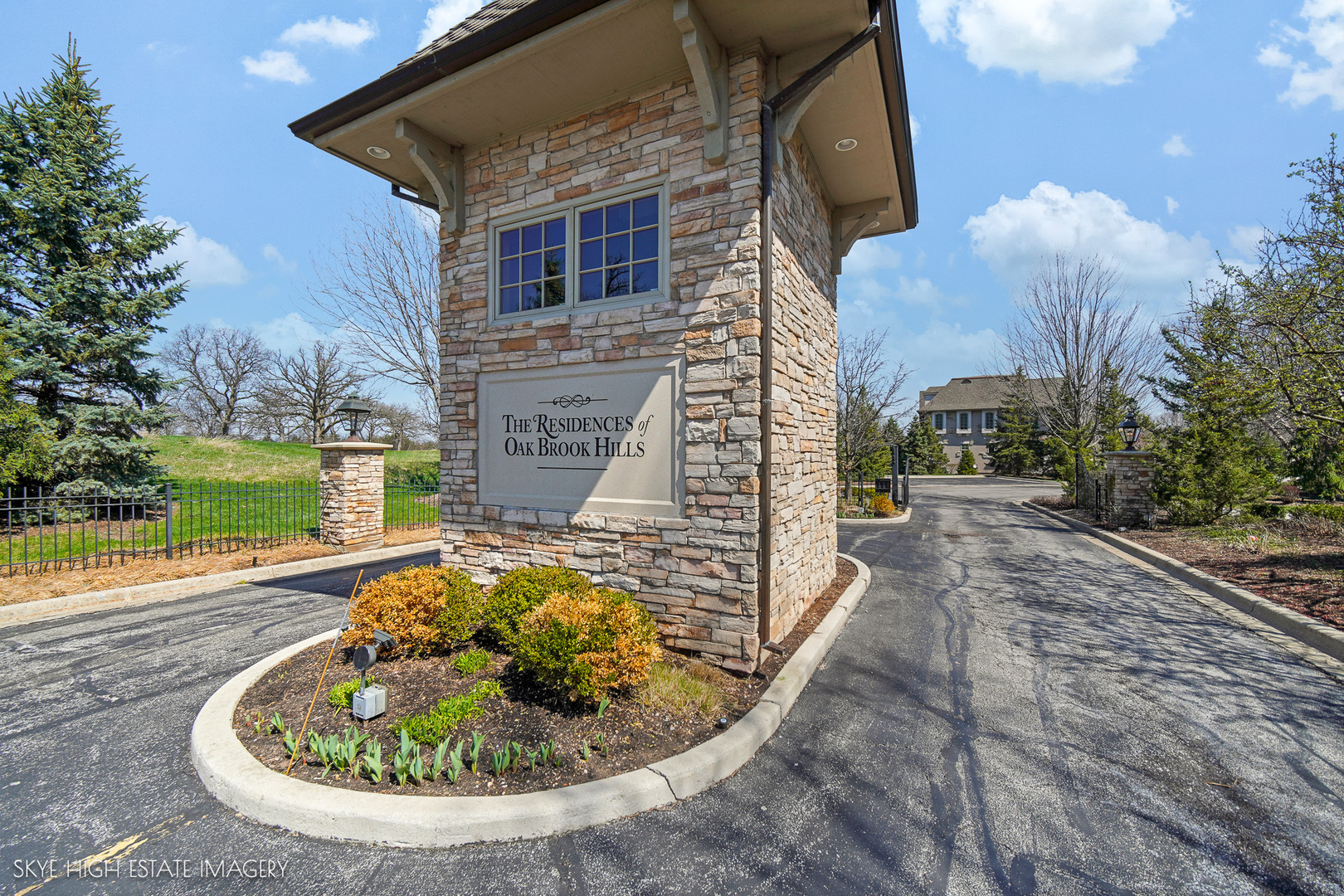 1 Willowcrest Drive, Oak Brook, IL 60523