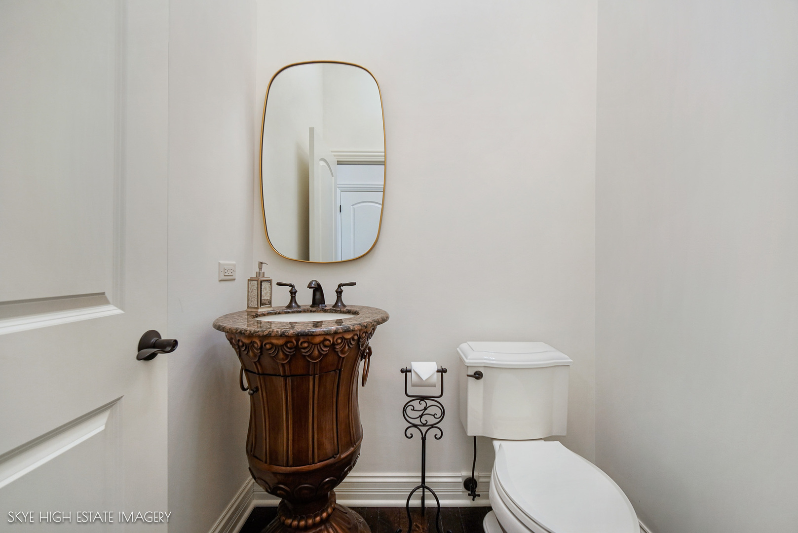 1 Willowcrest Drive, Oak Brook, IL 60523