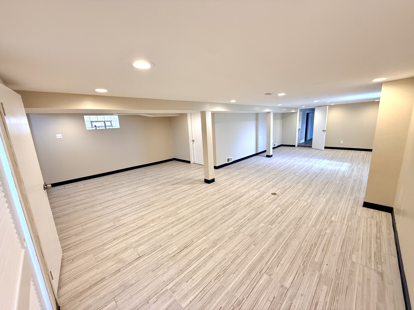 8958 S Oglesby Avenue, Chicago, IL 60617