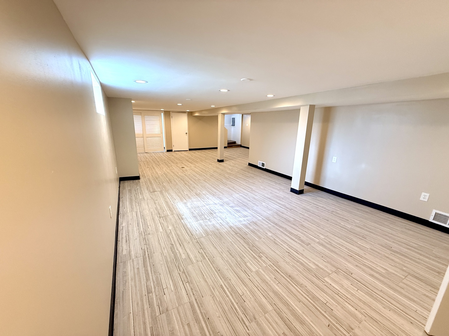 8958 S Oglesby Avenue, Chicago, IL 60617