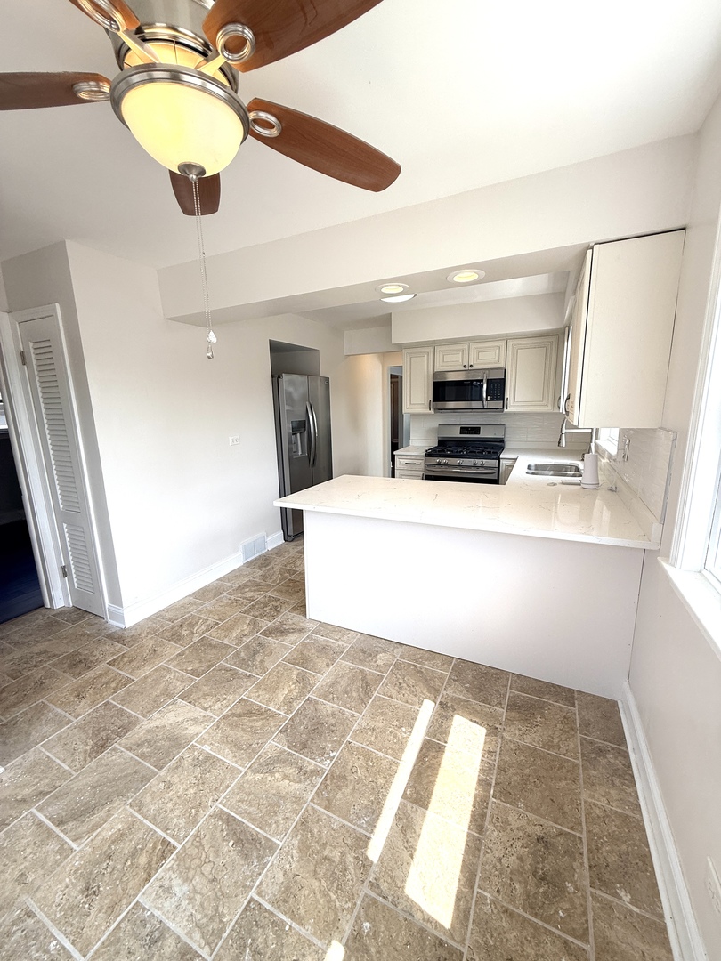 8958 S Oglesby Avenue, Chicago, IL 60617