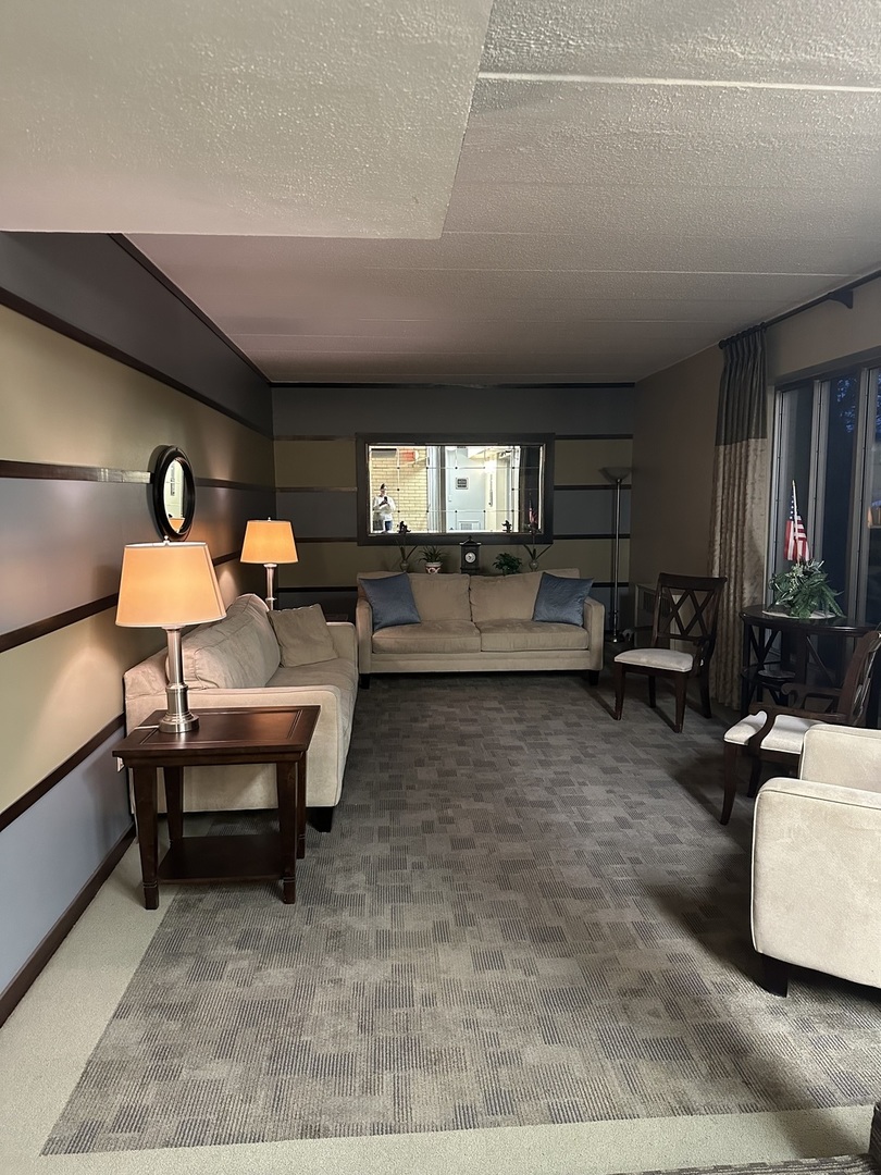 110 W Butterfield Road #402S, Elmhurst, IL 60126