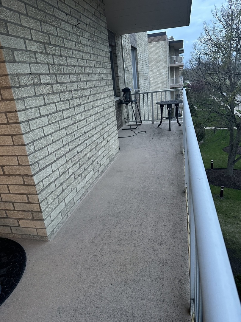 110 W Butterfield Road #402S, Elmhurst, IL 60126