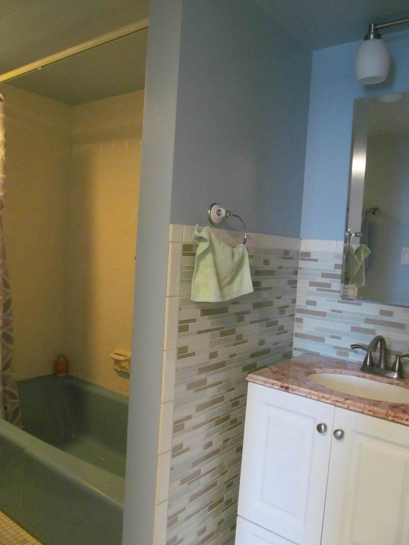 110 W Butterfield Road #402S, Elmhurst, IL 60126