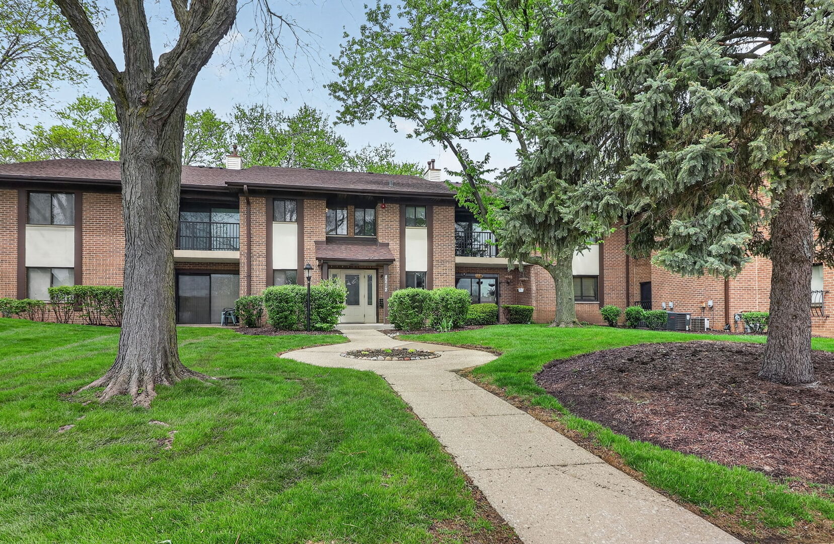 8212 Anchor Drive #508, Woodridge, IL 60517