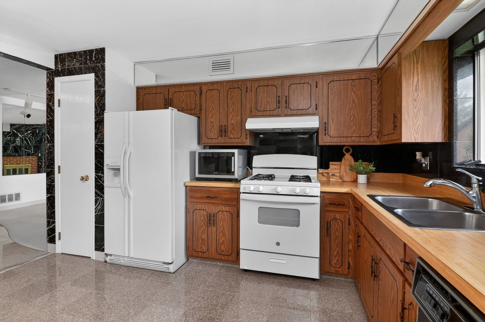 8212 Anchor Drive #508, Woodridge, IL 60517