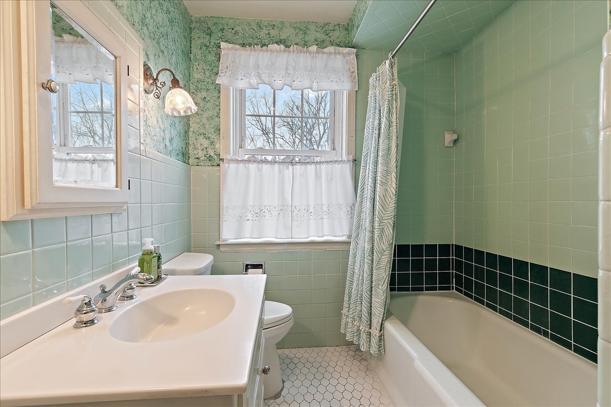 1314 Bunker Avenue, Flossmoor, IL 60422