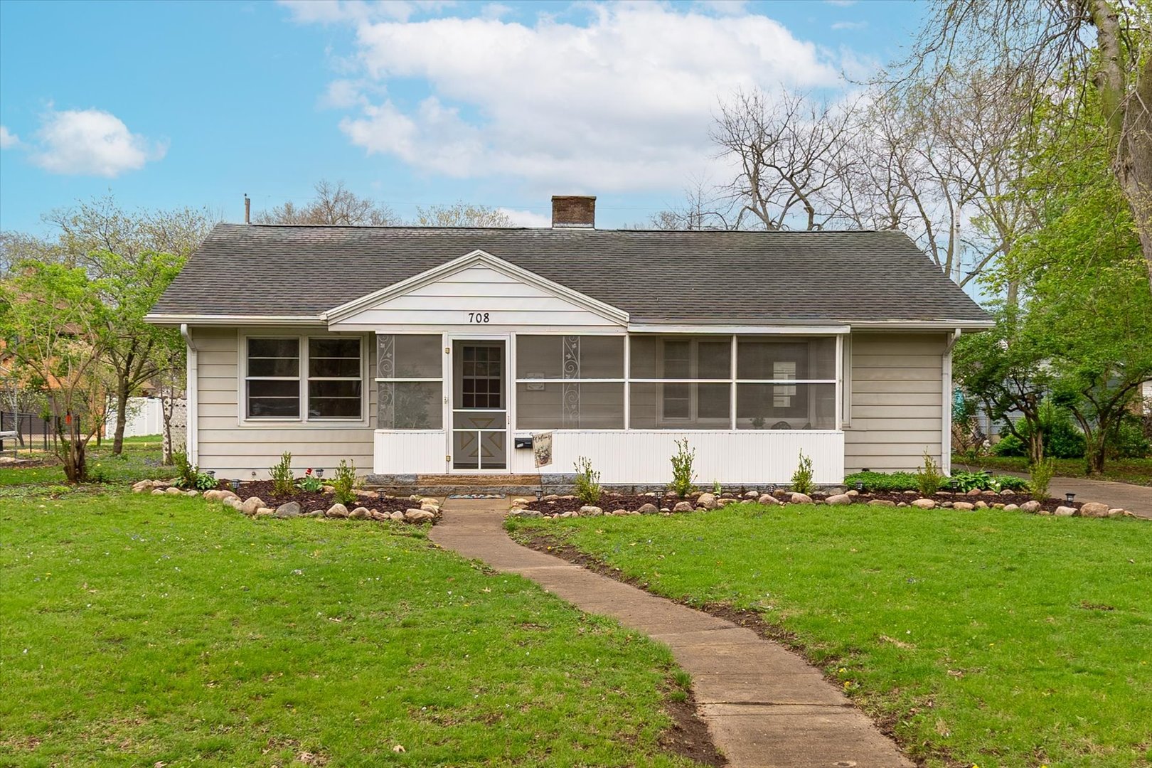 708 Market Street, Henry, IL 61537