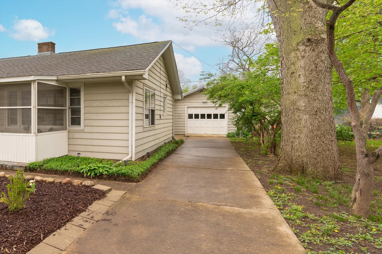 708 Market Street, Henry, IL 61537