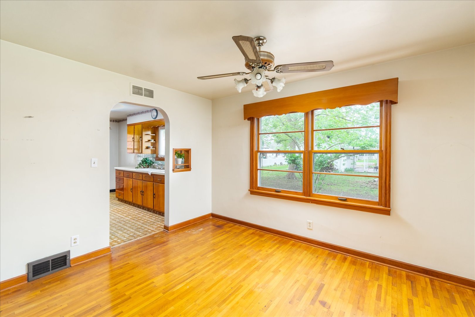 708 Market Street, Henry, IL 61537